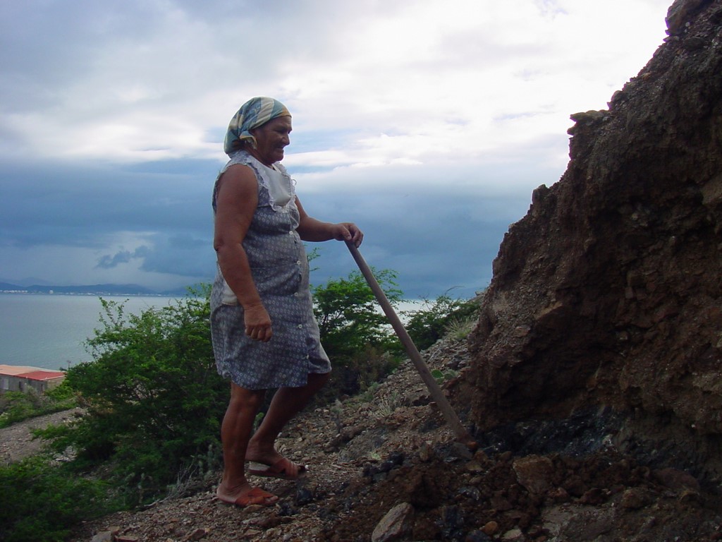 Las loceras de Manicuare; un legado ancestral que transforma el barro en identida