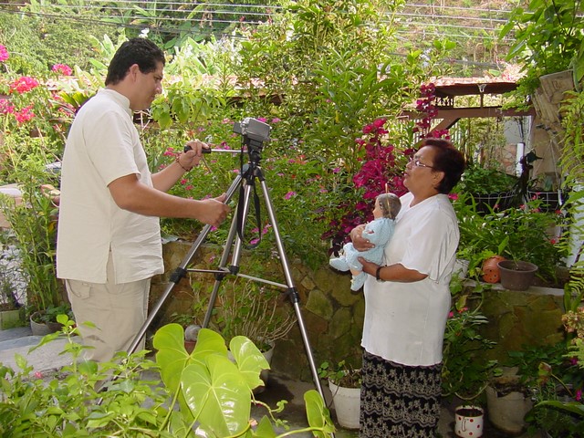 Fiestas populares y religiosas de Venezuela; un calendario vivo de tradición y devoción
